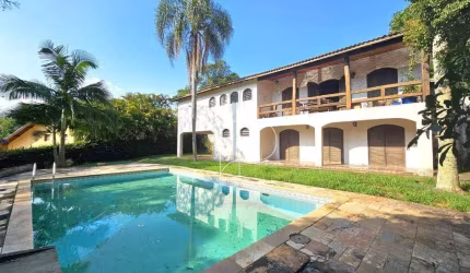 Casa de Condomínio para venda em Granja Viana de 380.00m² com 4 Quartos, 1 Suite e 7 Garagens
