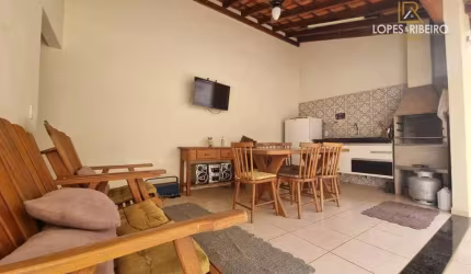 Casa para venda em Chácara Dos Pinheiros de 210.00m² com 2 Quartos, 1 Suite e 2 Garagens