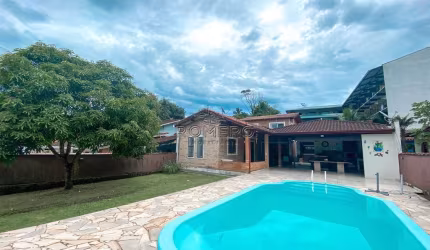 Casa para venda em Lagoinha de 217.00m² com 5 Quartos, 3 Suites e 4 Garagens