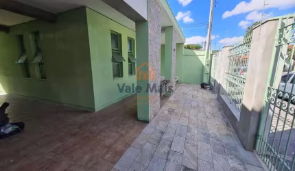Casa para alugar em Centro de 197.00m² com 3 Quartos, 2 Suites e 2 Garagens