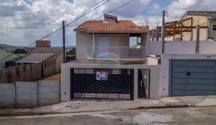 Casa para venda em Nova Cerejeira de 175.00m² com 4 Quartos, 2 Suites e 2 Garagens