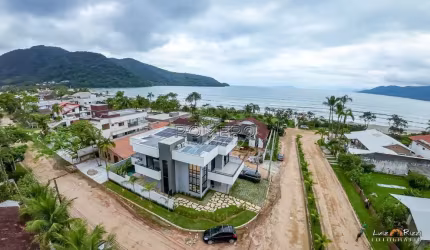 Casa de Condomínio para venda em Lagoinha de 330.00m² com 5 Quartos, 5 Suites e 3 Garagens