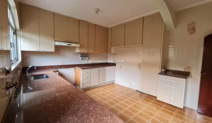 Sobrado para venda em Jardim Rosa Maria de 280.00m² com 4 Quartos e 2 Suites