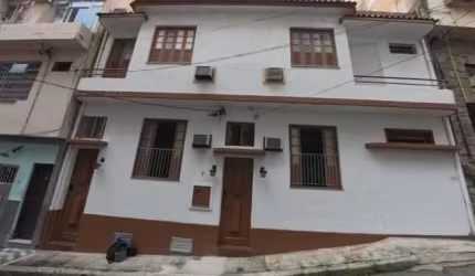 Casa para venda em Copacabana de 240.00m² com 8 Quartos e 8 Suites
