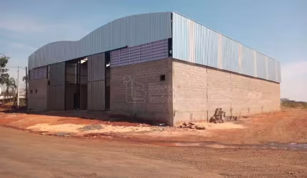 Galpão / Depósito / Armazém para alugar em 7º Distrito Industrial (antonio Zanin) de 800.00m² com 10 Garagens