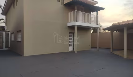 Sobrado para venda em Jardim Botânico de 301.00m² com 3 Quartos, 1 Suite e 6 Garagens