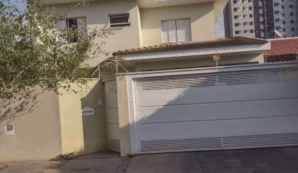 Sobrado para venda em Residencial Cambuy de 197.00m² com 4 Quartos, 1 Suite e 4 Garagens