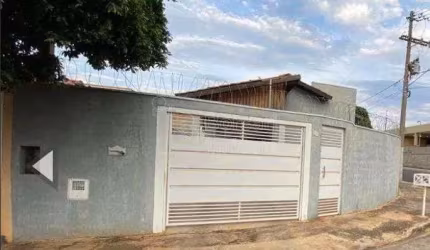 Casa para venda em Jardim Dos Oitis de 82.00m² com 3 Quartos, 1 Suite e 2 Garagens