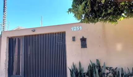 Casa para venda em Jardim Das Estações (vila Xavier) de 203.00m² com 3 Quartos, 1 Suite e 3 Garagens