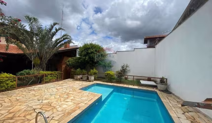 Casa para venda em Vila Massucheto de 369.00m² com 5 Quartos, 2 Suites e 4 Garagens