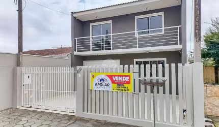Sobrado para venda em Guaraituba de 107.00m² com 3 Quartos, 1 Suite e 3 Garagens