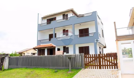 Sobrado para venda em Guaratuba de 200.00m² com 3 Quartos, 3 Suites e 2 Garagens