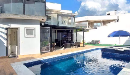 Casa de Condomínio para venda em Granja Viana de 306.00m² com 4 Quartos, 4 Suites e 2 Garagens