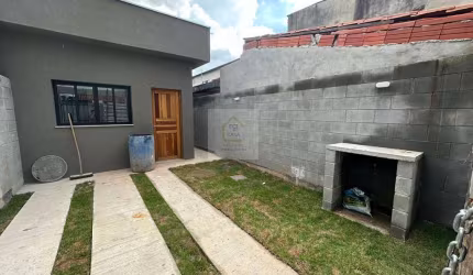 Casa para venda em Jardim Layr de 150.00m² com 3 Quartos, 1 Suite e 1 Garagem