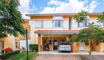 Casa de Condomínio para venda em Granja Viana de 154.00m² com 4 Quartos, 1 Suite e 2 Garagens
