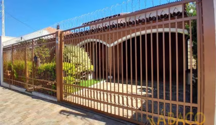 Sobrado para alugar em Vila Faria de 455.00m² com 4 Quartos, 1 Suite e 4 Garagens