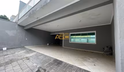 Casa para venda e aluguel em Centro de 220.00m² com 3 Quartos, 3 Suites e 4 Garagens