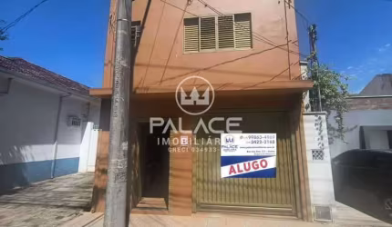 Casa para alugar em Centro de 110.00m² com 3 Quartos, 1 Suite e 2 Garagens
