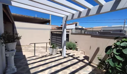 Casa para venda em Lívia Ii de 130.00m² com 2 Quartos, 1 Suite e 2 Garagens