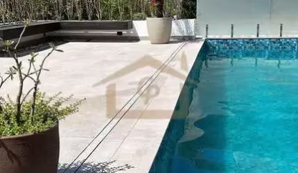 Casa para venda e aluguel em Granja Viana de 335.00m² com 4 Quartos, 3 Suites e 6 Garagens