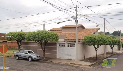Casa para venda em Centro de 300.00m² com 2 Quartos, 1 Suite e 2 Garagens