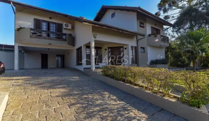 Casa para venda em Bacacheri de 400.00m² com 5 Quartos, 2 Suites e 6 Garagens
