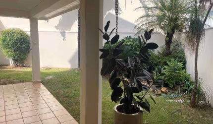 Casa de Condomínio para alugar em Condomínio Granja Olga Iii de 326.00m² com 3 Quartos, 1 Suite e 4 Garagens