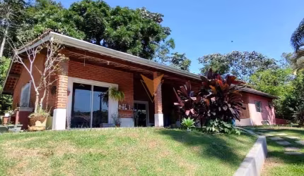 Casa para venda em Jardim Colibri de 199.02m² com 3 Quartos, 1 Suite e 6 Garagens