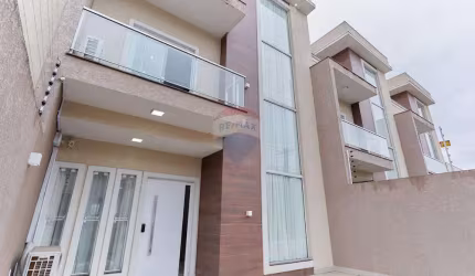 Sobrado para venda em Pinheirinho de 240.00m² com 3 Quartos, 1 Suite e 4 Garagens