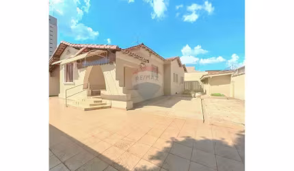 Casa para venda em Centro de 205.80m² com 3 Quartos e 4 Garagens