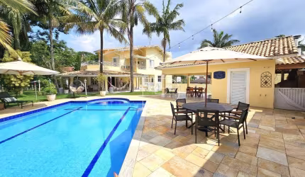 Casa de Condomínio para venda em Granja Viana de 651.00m² com 4 Quartos, 4 Suites e 4 Garagens