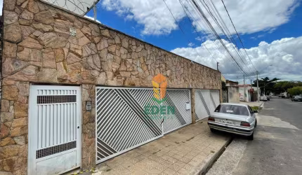 Casa para venda em Vila Barão de 375.00m² com 3 Quartos, 1 Suite e 4 Garagens