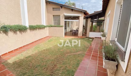 Casa para venda e aluguel em Vila Vianelo de 232.00m² com 3 Quartos, 1 Suite e 4 Garagens