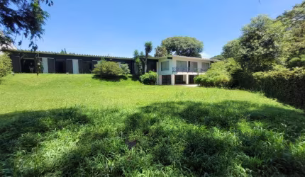 Casa para venda em Seminário de 765.00m² com 7 Quartos, 3 Suites e 6 Garagens