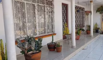 Casa para venda em Jardim Botânico de 151.00m² com 3 Quartos, 1 Suite e 8 Garagens