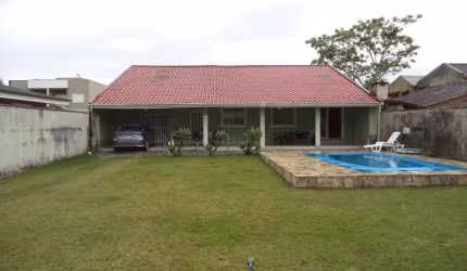 Casa para venda em Guaratuba de 239.00m² com 4 Quartos, 1 Suite e 4 Garagens