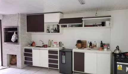 Casa para venda em Uberaba de 232.00m² com 3 Quartos, 1 Suite e 6 Garagens