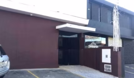 Sala Comercial para alugar em Centro de 200.00m² com 4 Garagens