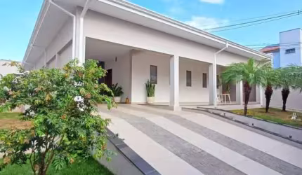 Casa para venda e aluguel em Jardim Ipyranga de 212.00m² com 3 Quartos, 1 Suite e 5 Garagens