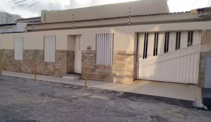 Casa para venda em Luzia de 208.00m² com 3 Quartos, 2 Suites e 2 Garagens