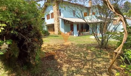 Casa para venda e aluguel em Alphaville de 320.00m² com 4 Quartos, 2 Suites e 4 Garagens