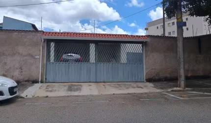 Casa para alugar em Vila São Caetano de 164.00m² com 3 Quartos, 1 Suite e 5 Garagens
