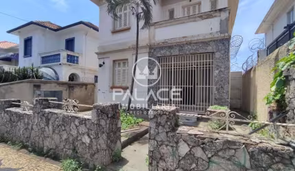 Casa para alugar em Centro de 215.00m² com 4 Quartos e 8 Garagens