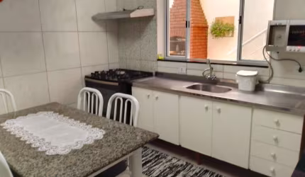 Sobrado para venda em Jardim Flor Da Montanha de 200.00m² com 3 Quartos, 1 Suite e 2 Garagens