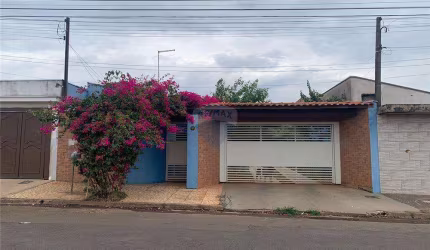 Casa para venda em Jardim Residencial Flamboyant de 139.70m² com 3 Quartos, 1 Suite e 4 Garagens