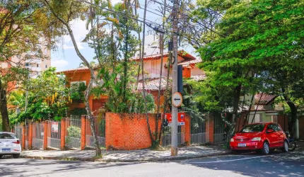 Prédio Comercial para venda em Centro de 338.34m² com 5 Quartos, 3 Suites e 2 Garagens