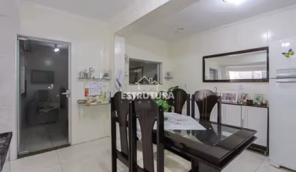 Casa para venda em Jardim Cherveson de 266.00m² com 4 Quartos, 1 Suite e 2 Garagens
