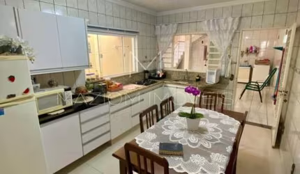 Casa para venda em Vila Tupi de 125.00m² com 2 Quartos, 1 Suite e 3 Garagens