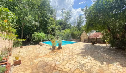 Casa para venda em Centro de 190.00m² com 4 Quartos, 1 Suite e 1 Garagem
