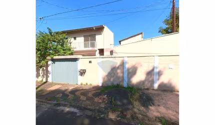 Casa para venda em Jardim Residencial Itapuã de 315.00m² com 4 Quartos, 1 Suite e 4 Garagens